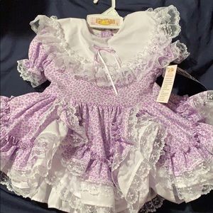 Lil’d Dolly’s dress